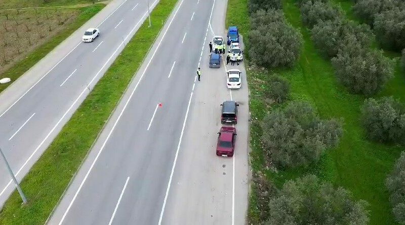 Bursa İznik’te drone destekli denetim Bursa'nın İznik ilçesinde, İznik Yenişehir yolu Derbent rampasında, hatalı sollama