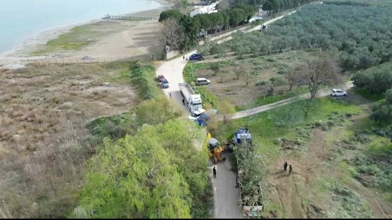 Bursa’da devlet arazisine yapılan kaçak yapılara yıkım Bursa’nın İznik ilçesinde kaçak olarak devlet arazisine yapılan bağ ve