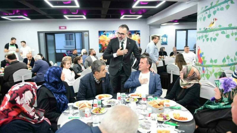 Kestel Belediyesi’nden muhtarlarla iftar buluşması Kestel Belediyesi, ilçedeki mahalle muhtarlarıyla iftar programında bir araya geldi.