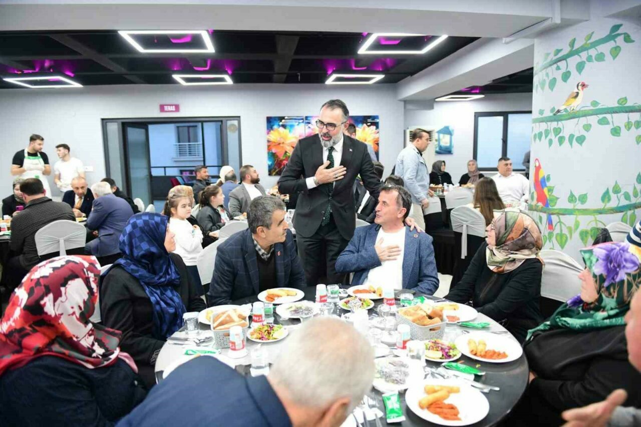 Kestel Belediyesi’nden muhtarlarla iftar buluşması Kestel Belediyesi’nden muhtarlarla iftar buluşması