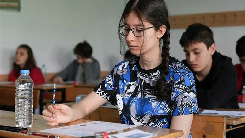 Veliler dikkat! LGS başvuru kılavuzu yayımlandı Millî Eğitim Bakanlığınca bu yıl 15 Haziran 2025'te düzenlenecek Liselere