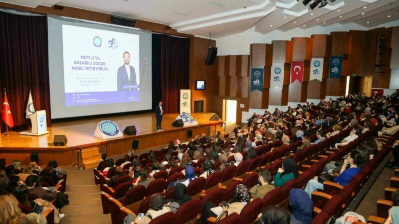 Mutlu ve başarılı çocuk yetiştirmenin formülü BUÜ’de konuşuldu Kuruluşunun 50. yılını farklı etkinliklerle kutlayan Bursa Uludağ Üniversitesi (BUÜ),