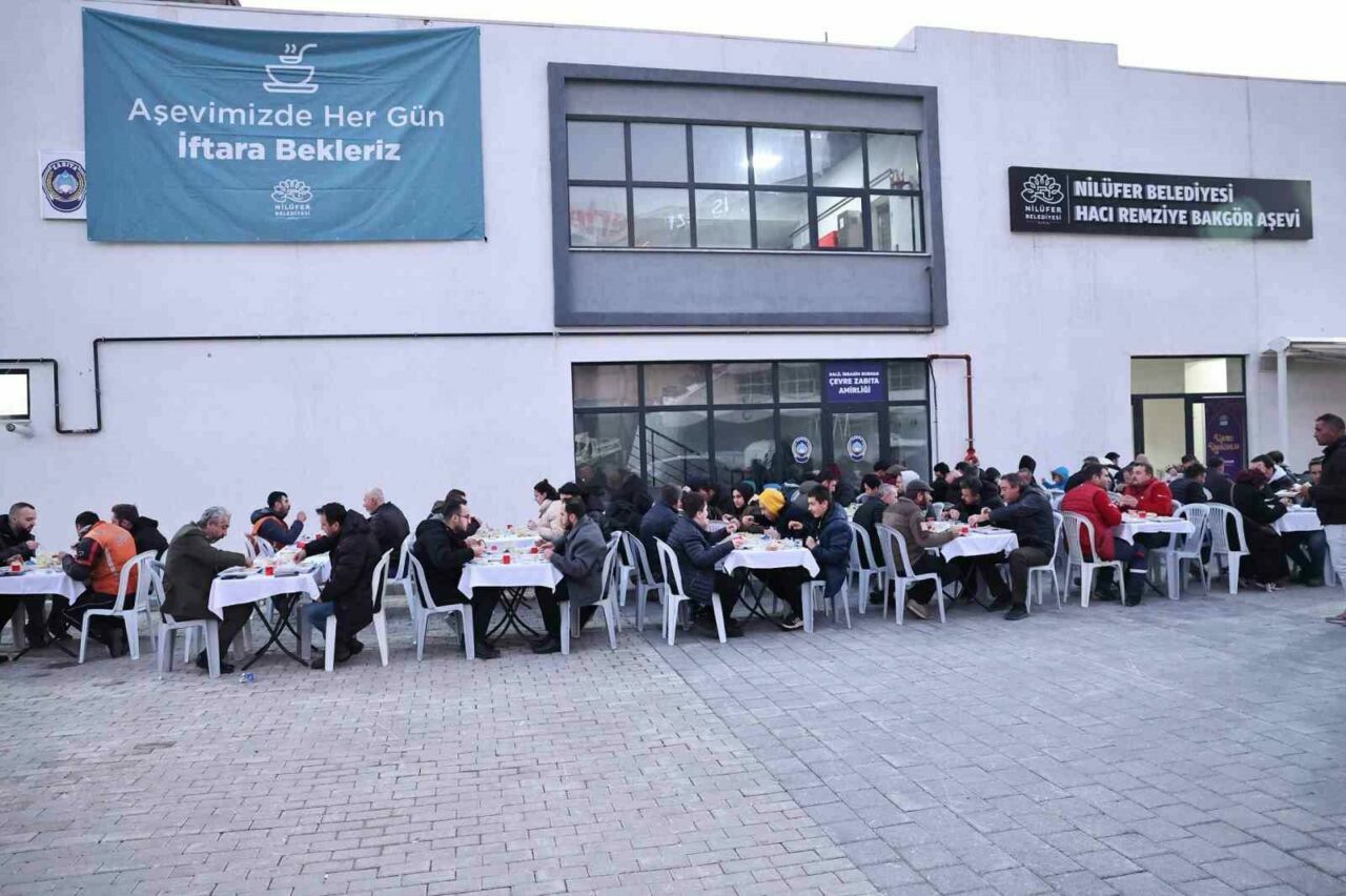 Nilüfer Aşevi’nde yüzlerce kişiye iftar