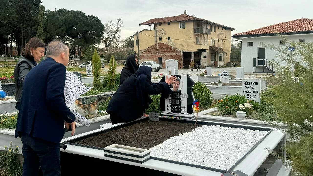 Bursa’da oğlunun isminin yaşatılması için 20 milyonluk arazisini bakanlığa bağışladı Bursa’da oğlunun isminin yaşatılması için 20 milyonluk arazisini bakanlığa bağışladı