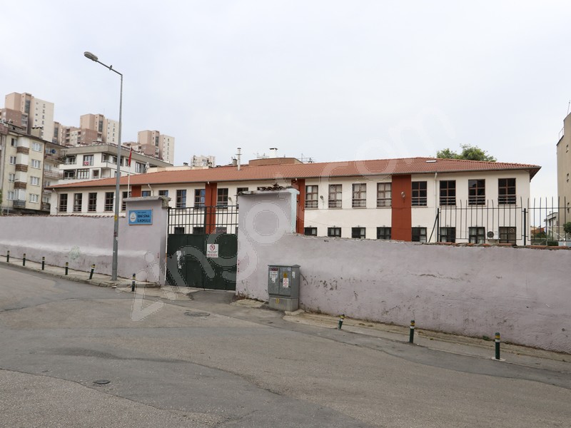 Bursa’da bu okulun yıkımı nereye takıldı? Bursa’da bu okulun yıkımı nereye takıldı?