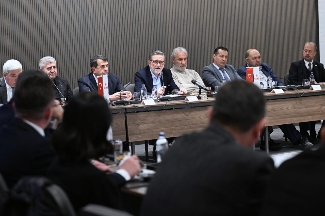 Bursa iş dünyasını buluşturan zirve! Burkay’dan değişim ve dönüşüm vurgusu Bursa iş dünyasını buluşturan zirve! Burkay’dan değişim ve dönüşüm vurgusu