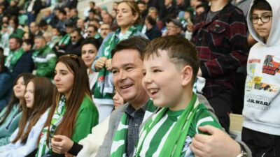Bursa’da Osmangazili çocukların maç heyecanı