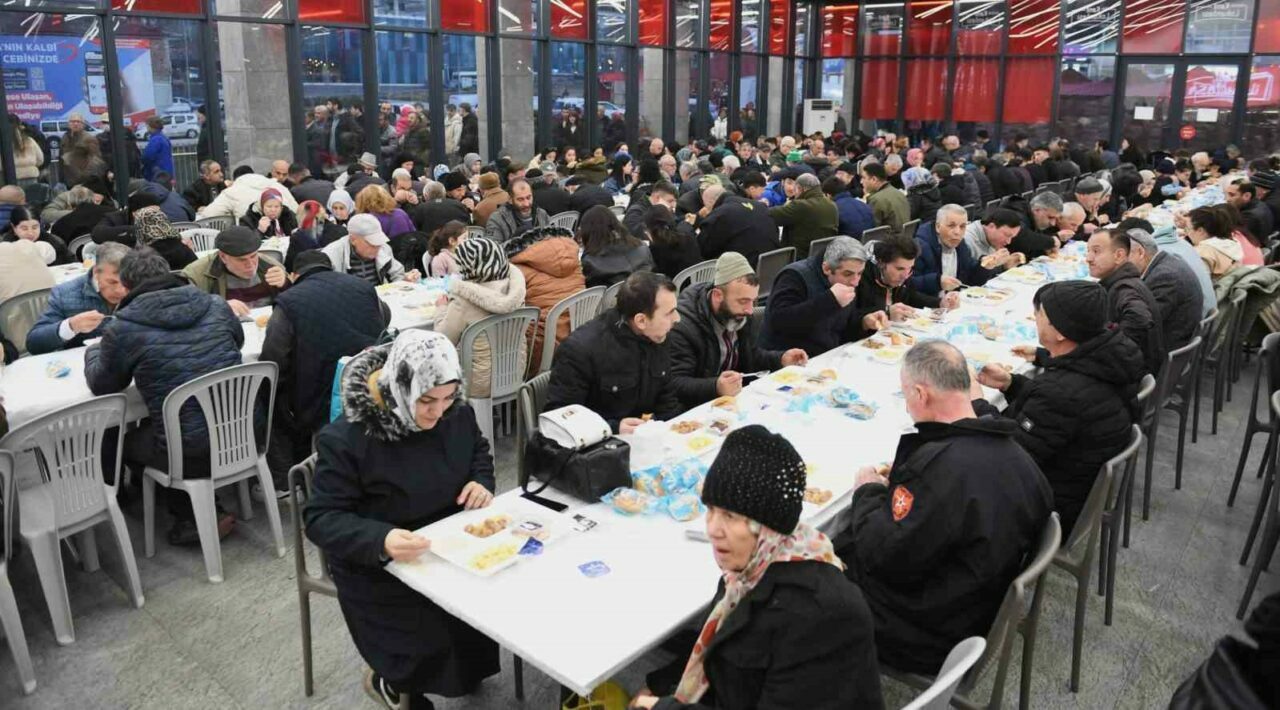 Osmangazi’nin iftar sofraları dolup taşıyor