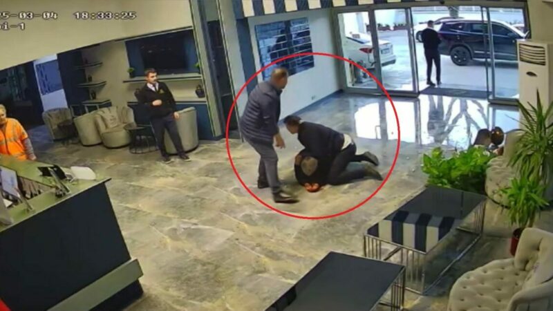 Bursa’da kardeşinin aracını kurşunlattı! Bursa'da Cevzet Ö. (43), aile otelinin işletilmesi konusunda anlaşmazlık yaşadığı