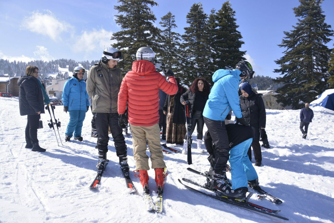Otizmli gençler Uludağ’da kamp yaptı