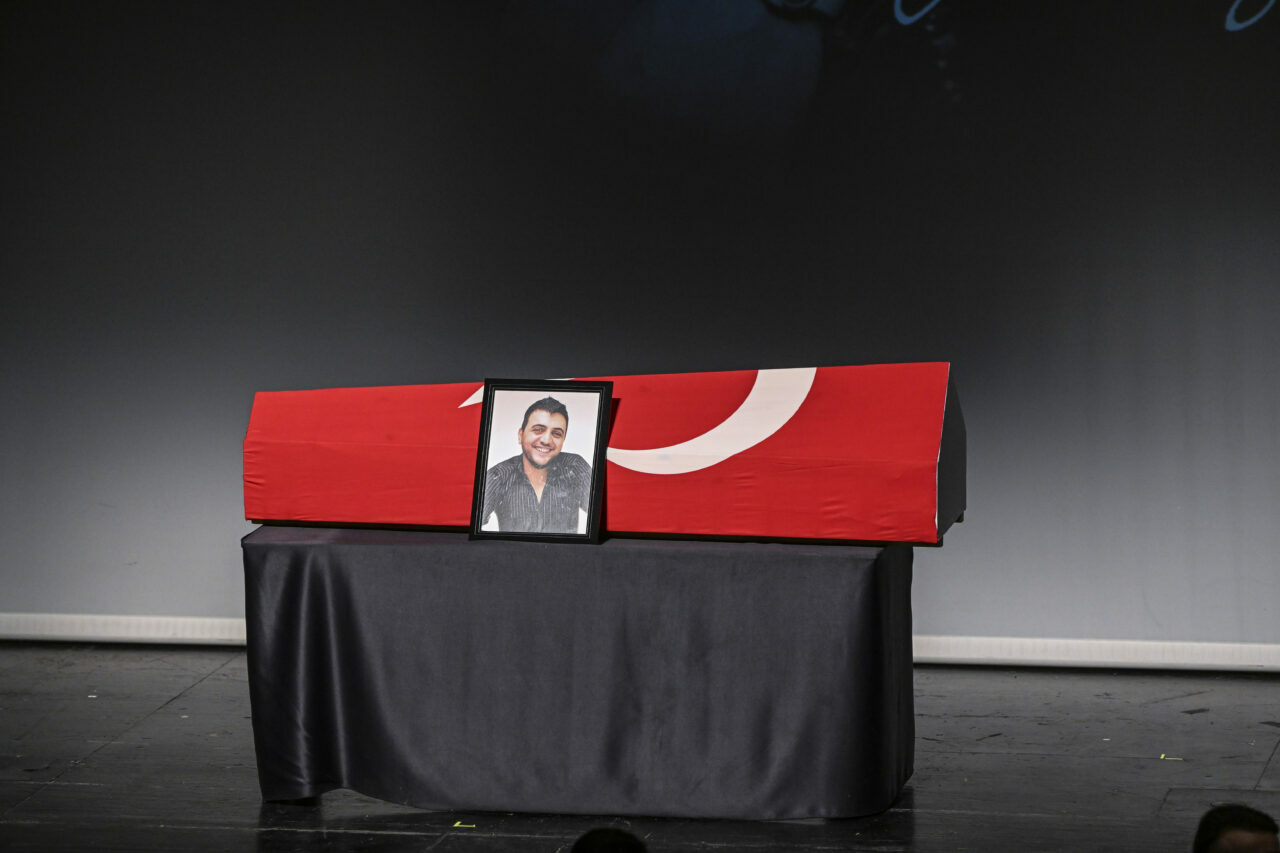 Oyuncu Şinasi Yurtsever, son yolculuğuna uğurlandı