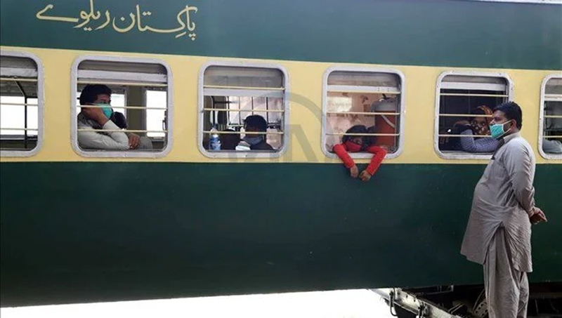 Pakistan’da trene saldırı: 450 yolcu rehin alındı Pakistan’da trene saldırı: 450 yolcu rehin alındı