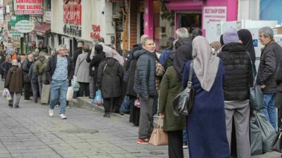 Görüntüler Bursa’dan… Metrelerce et ve kıyma kuyruğu