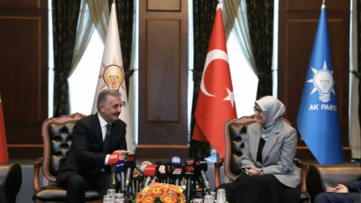 Siyasi partilerde bayramlaşma