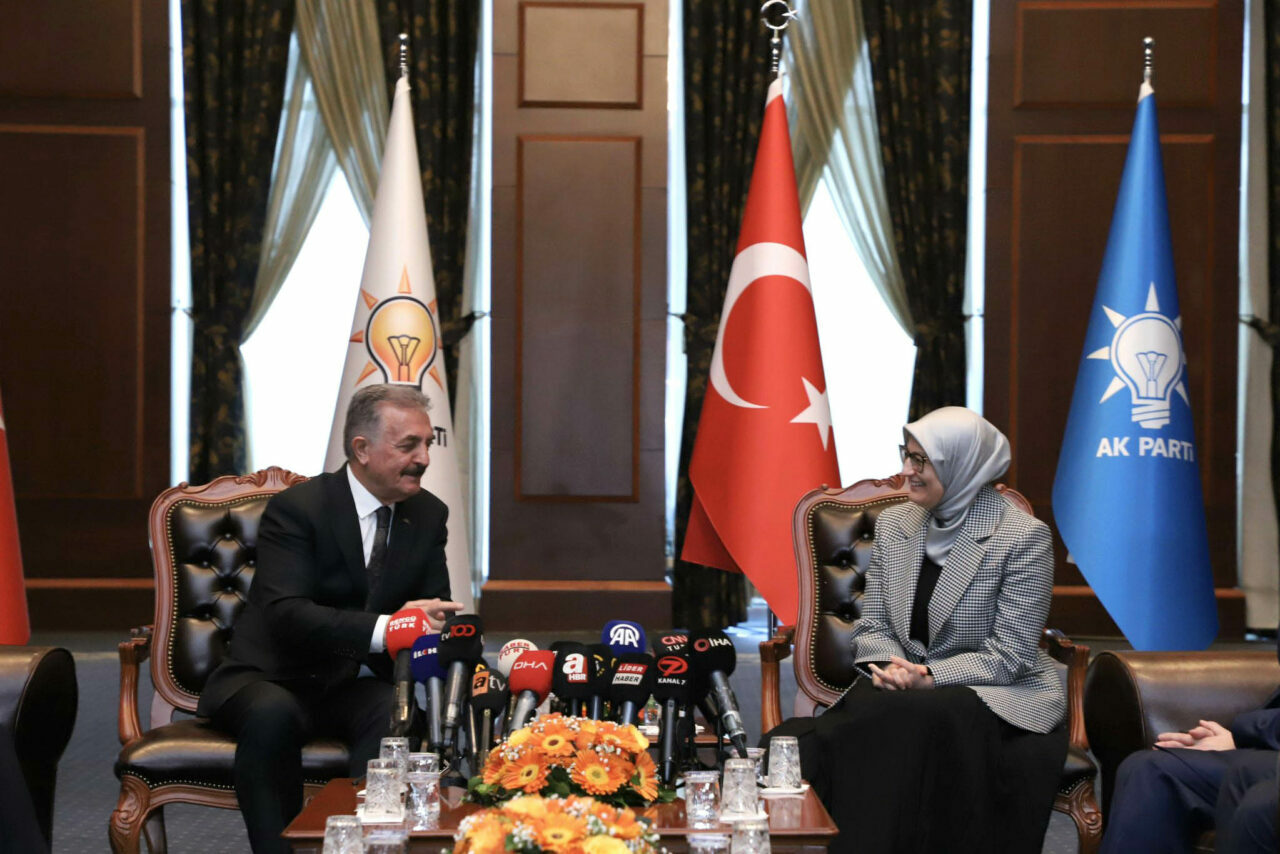 Siyasi partilerde bayramlaşma