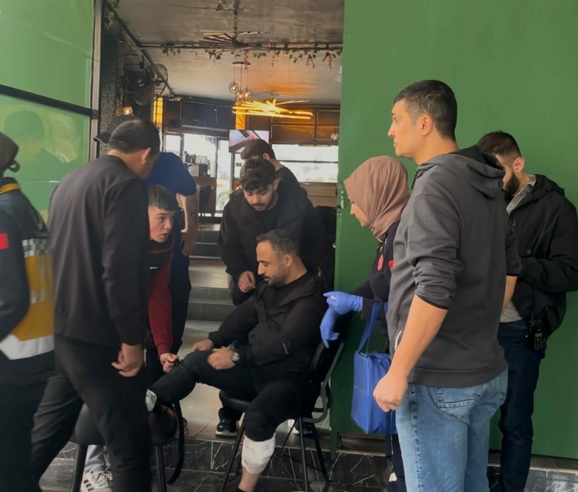 Bursa’da müşterileri dehşete düşüren olay: İçeri girip ateş etti Bursa’da müşterileri dehşete düşüren olay: İçeri girip ateş etti