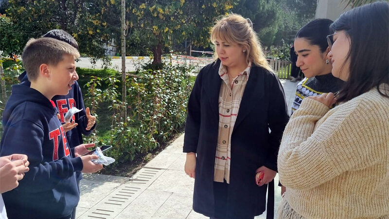 “Çevrenin Genç Sözcüleri” olan TED Bursa Koleji öğrencileri, yüzey temizliği