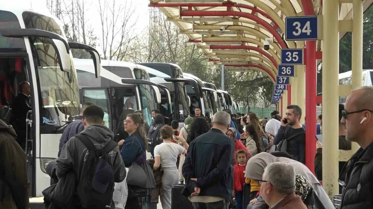 Bursa terminali tıklım tıklım: Yolculuk yapacaklara yetkililerden uyarı!