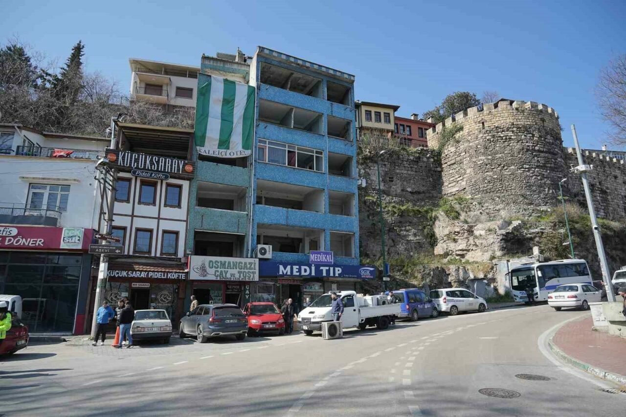 Bursa’da yılların binası yıkılıyor
