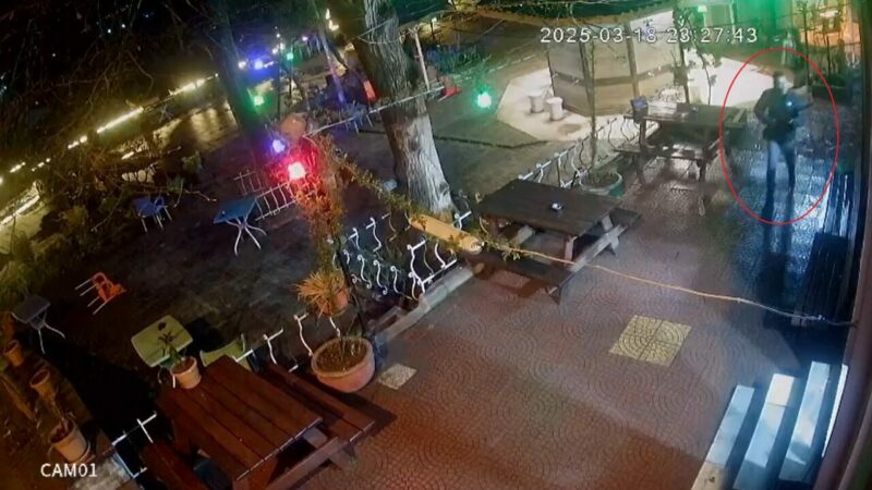 Bursa’da korkunç cinayet! O anlar kamerada Bursa'nın Orhangazi ilçesinde, Ceyhun Avcı’nın (31) tartıştığı husumetlisi Onur Esen