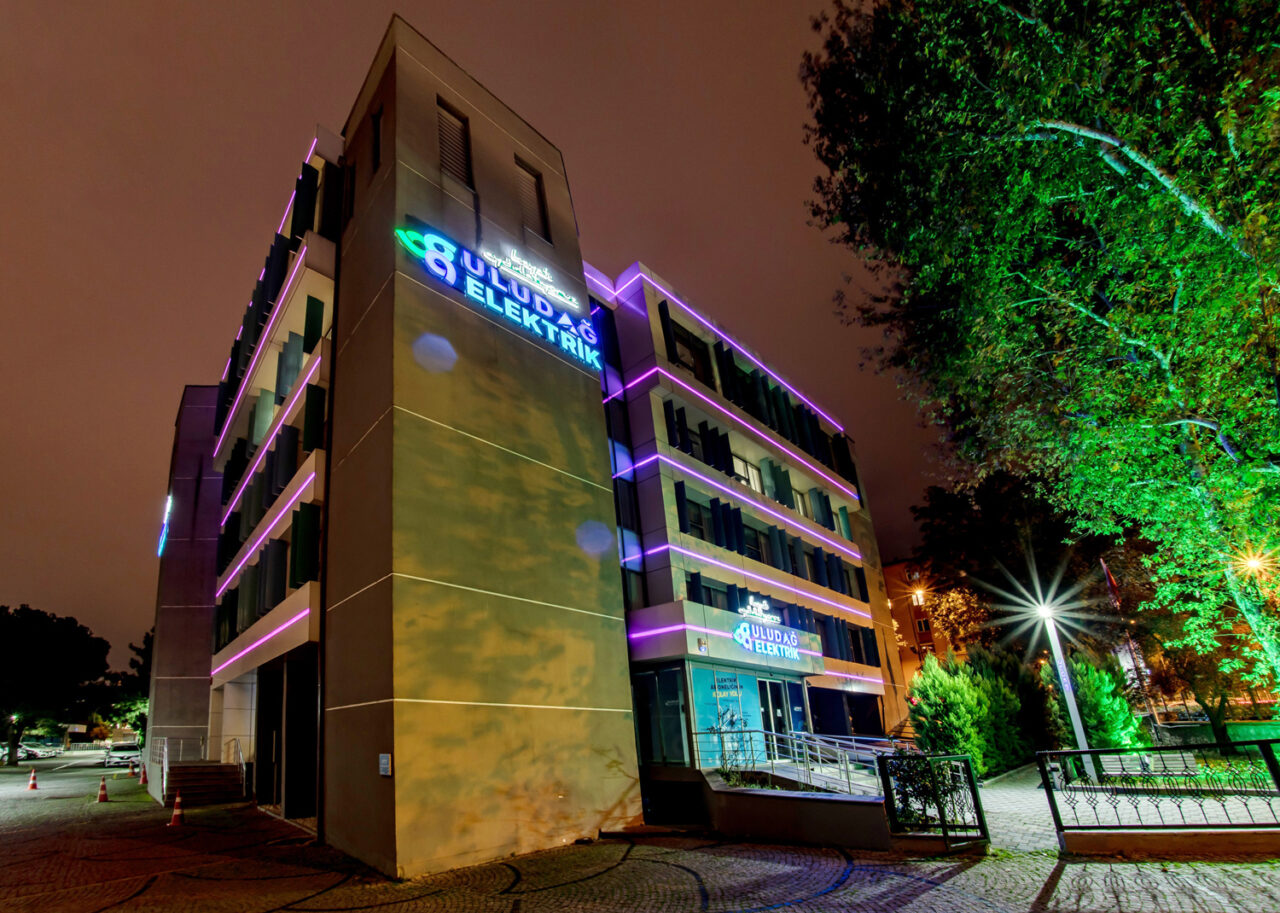 Uludağ Elektrik kadınların gücüyle sektörün geleceğini aydınlatıyor