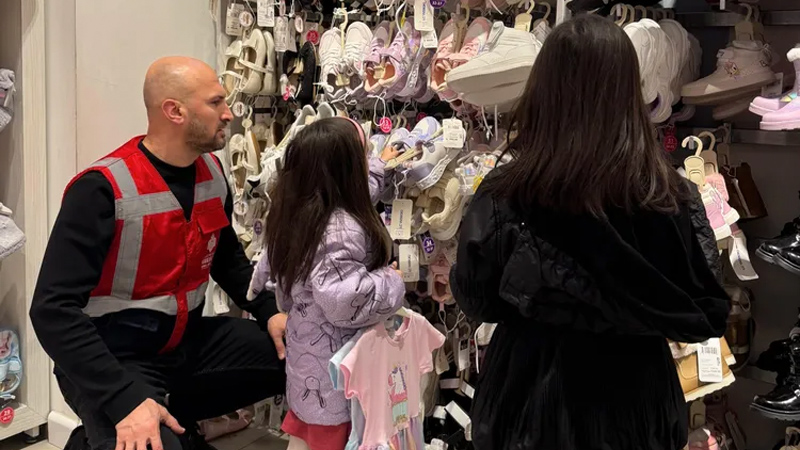 Vakıflar’dan yetim ve öksüz çocuklara bayramlık sevinci!