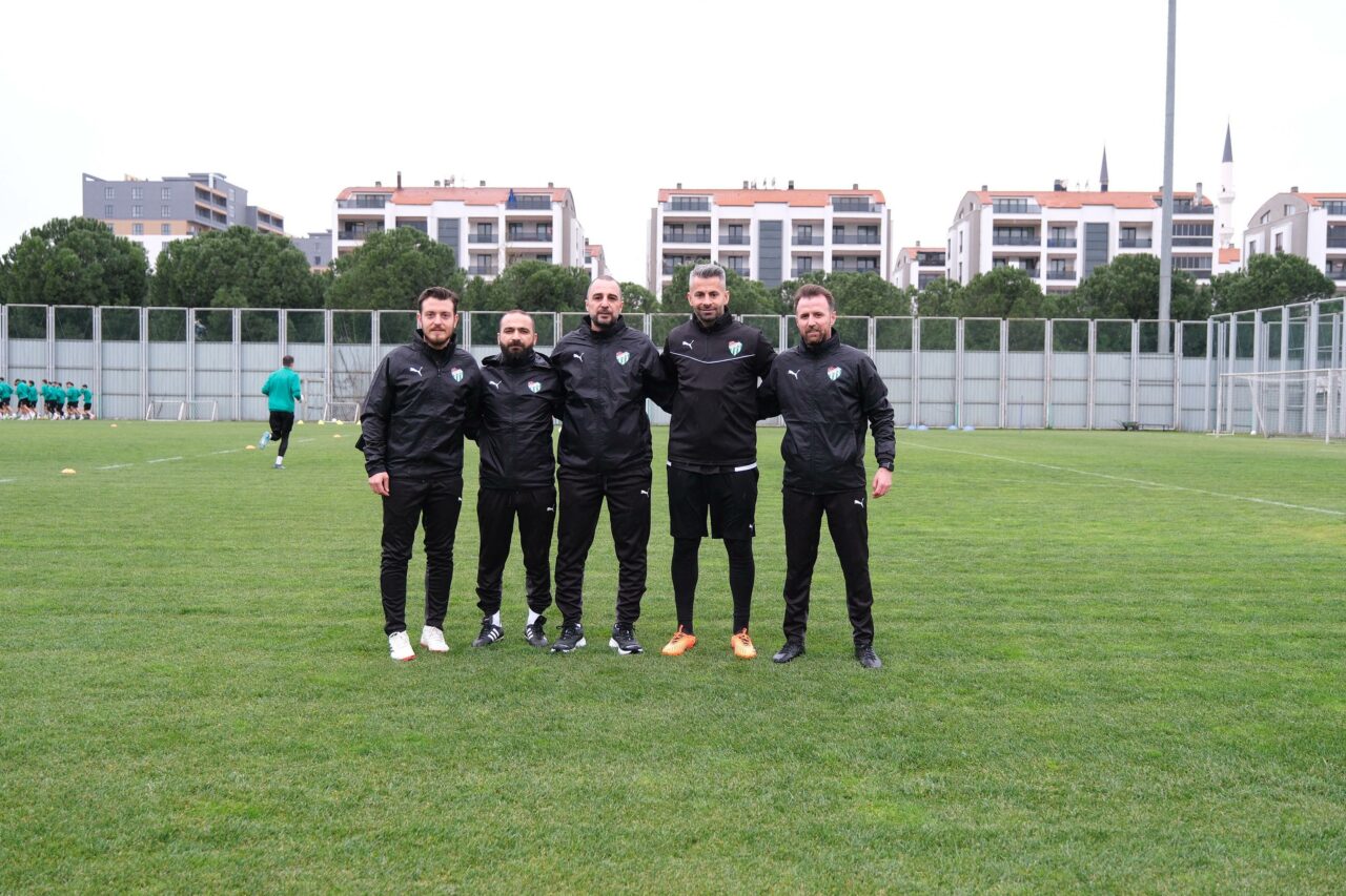 Bursaspor’da Adem Çağlayan’ın ekibi belli oldu! İşte ilk fotoğraf