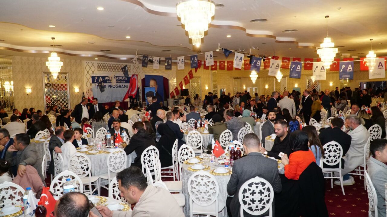 Anahtar Parti Bursa Teşkilatı iftar programında buluştu Anahtar Parti Bursa Teşkilatı iftar programında buluştu