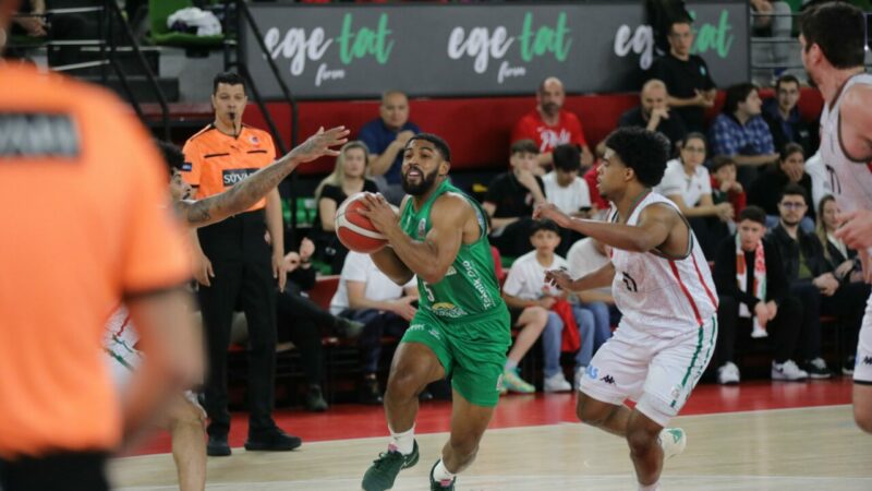 Bursaspor Yörsan deplasmanda kayıp Türkiye Sigorta Basketbol Süper Ligi’nin 23. haftasında Karşıyaka'nın konuğu olan