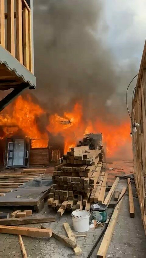 Bursa’daki yangında polise saldırı