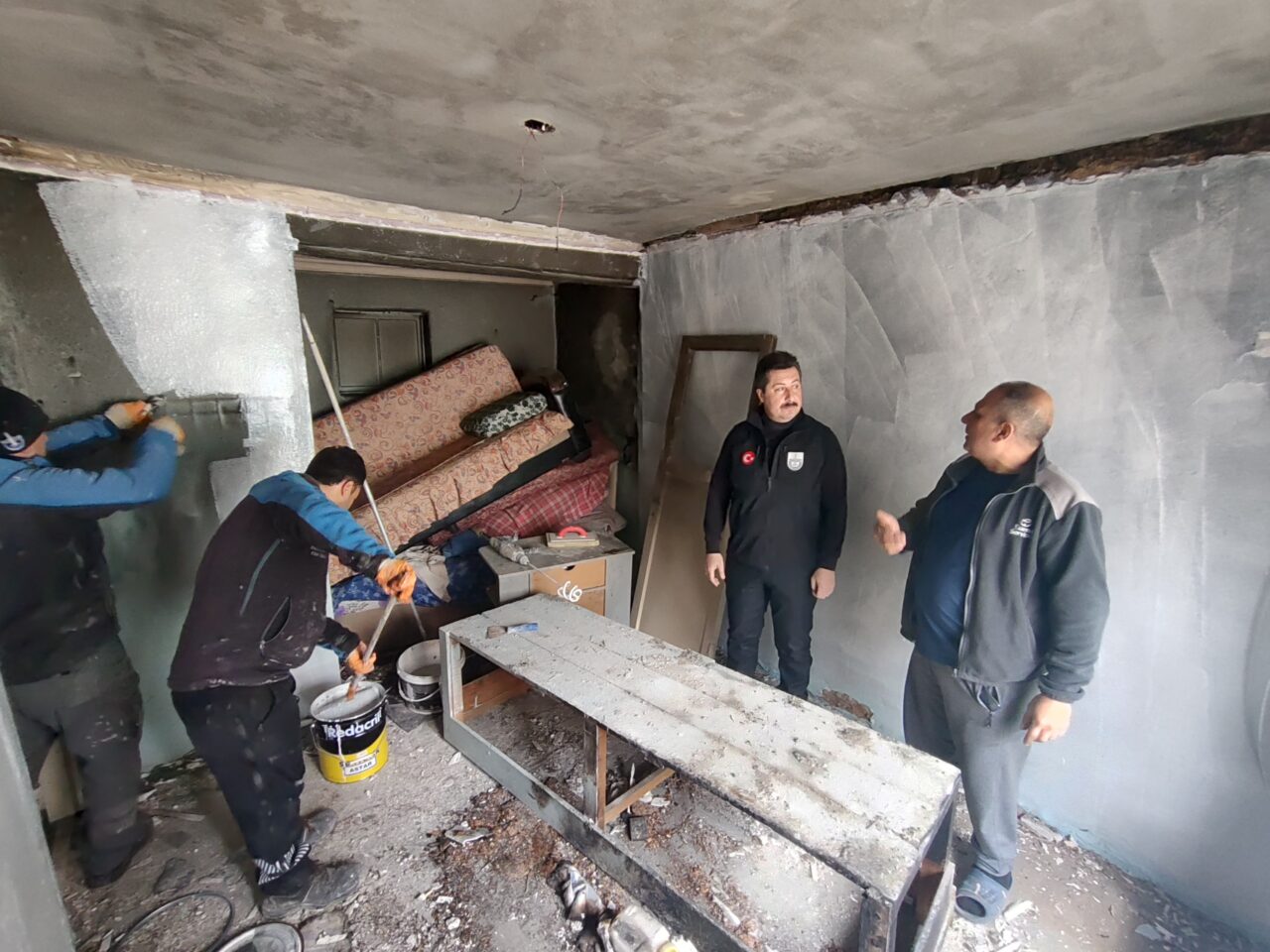 Bursa’da 84 yaşındaki Ayşe teyzenin yanan evine iyilik dokunuşu