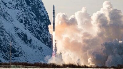 İlk yörünge roketi yere çakıldı! Canlı yayında devrildi