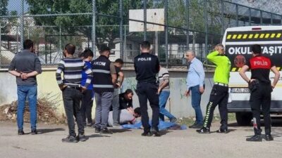 Öldüren şaka! Arkadaşını okul servisinin önüne itti