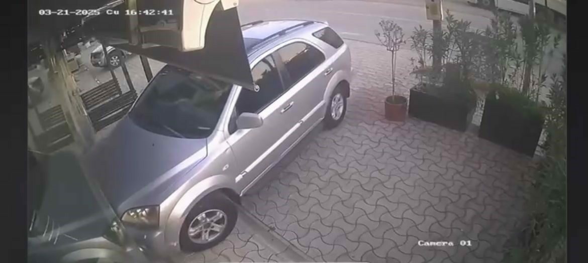 Yer: Bursa… Kiracısının dükkanına daldı Yer: Bursa… Kiracısının dükkanına daldı