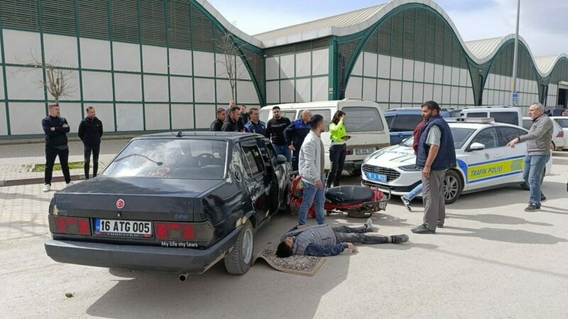 Bursa'nın İnegöl ilçesinde otomobil ile motosikletin çarpıştığı kazada yaralanan sürücüye,