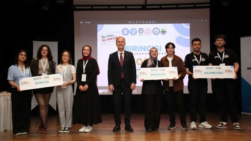 Bursa İnegöl’de öğrencilerin fikirleri yarıştı İnegöl Belediyesi organizasyonuyla lise ve üniversite öğrencilerine yönelik gerçekleştirilen “Bir