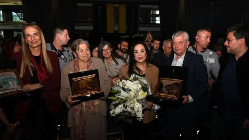 Bursa’da Türkan Şoray’a sevgi seli Osmangazi Belediyesi, ‘Yılın Aydını Yaşar Kemal’ etkinlikleri kapsamında Türk sinemasının