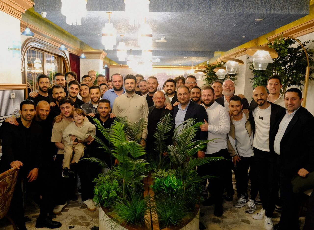 Şampiyon Bursaspor yemekte buluştu Şampiyon Bursaspor yemekte buluştu