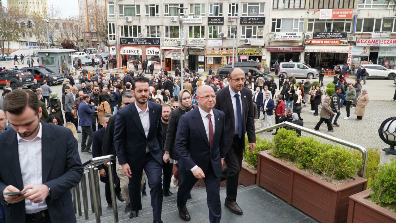 AK Parti Bursa, Başkan Bozbey hakkında suç duyurusunda bulundu