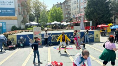 Bursa’nın meydanları ve salonları çocuklar için tiyatro sahnesine döndü