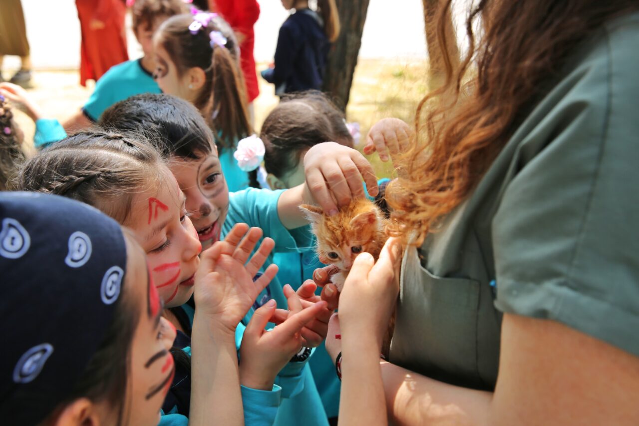 Bursa’da çocuklara hayvan sevgisi aşılandı