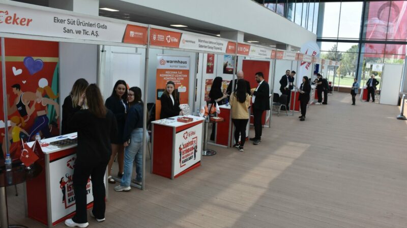 Bursa’da iş veren ve iş arayanları buluşturan etkinlik Bursa Büyükşehir Belediyesi ve Karacabey Belediyesi iş birliğiyle düzenlenen ‘Karacabey