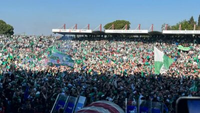 Bursaspor maçı bitti şampiyonluk böyle kutlandı! Sahaya sığmayan coşku…