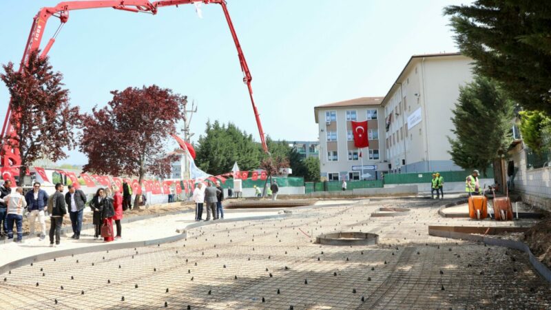 Bursa’nın bu ilçesinde bir ilk! Mudanya Belediyesi, 23 Nisan’da Mütareke İlkokulu çevresini araç trafiğine kapatarak