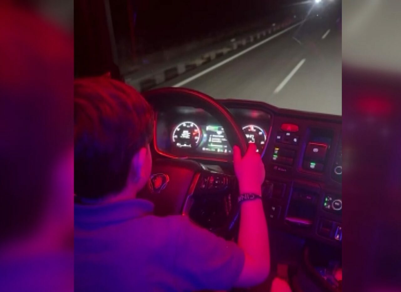 Bursa kara yolunda tehlikeli anlar! 7 yaşındaki oğluna TIR kullandırdı