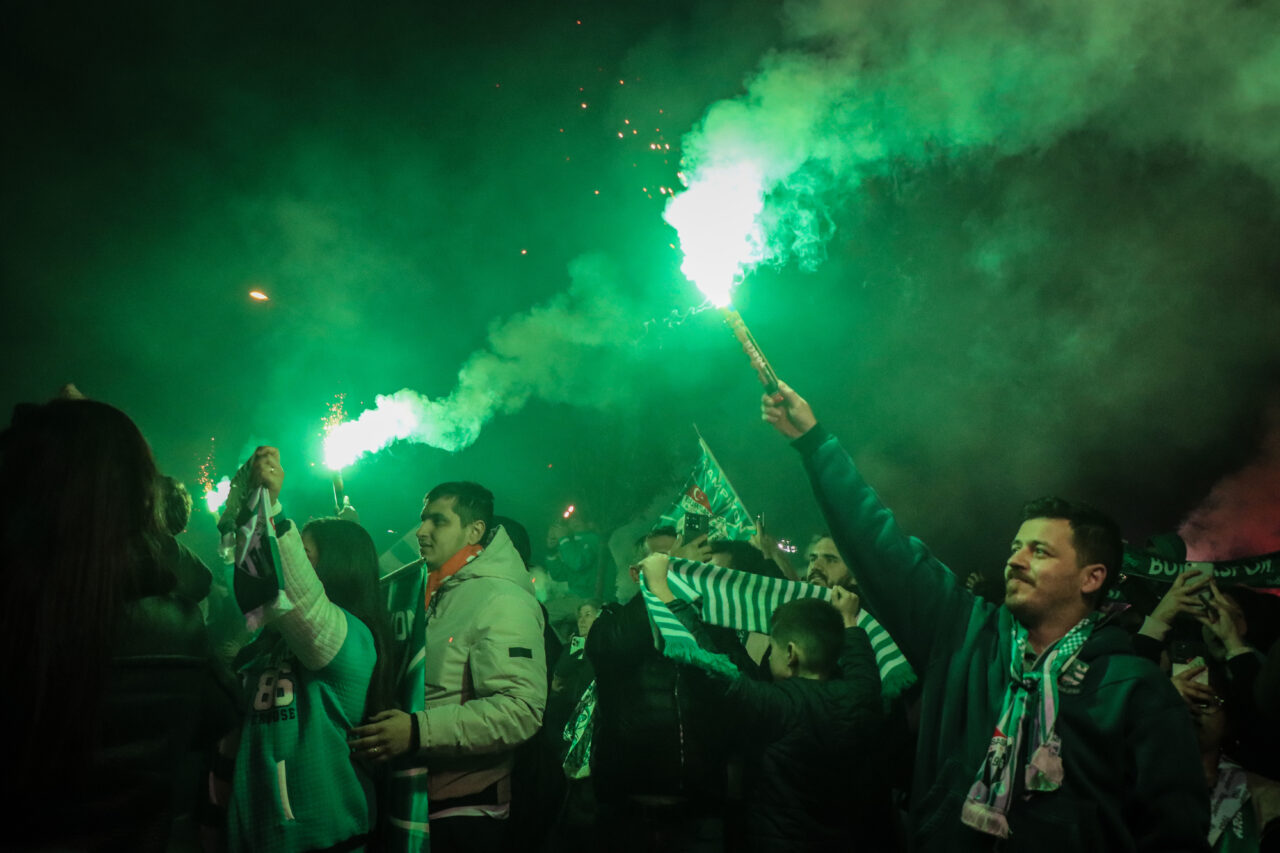 Bursaspor gerçeği; Bir şehrin yeniden ayağa kalkışı Bursaspor gerçeği; Bir şehrin yeniden ayağa kalkışı
