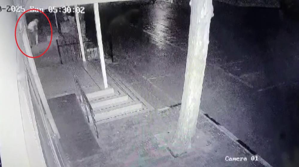 Görüntüler Bursa’dan… Atatürk büstünü çaldılar