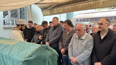 Bursa’da hüzünlü veda: Eşi ve oğlunun yanına defnedildi