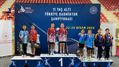 Osmangazi Belediyespor’un genç badmintoncuları göz doldurdu