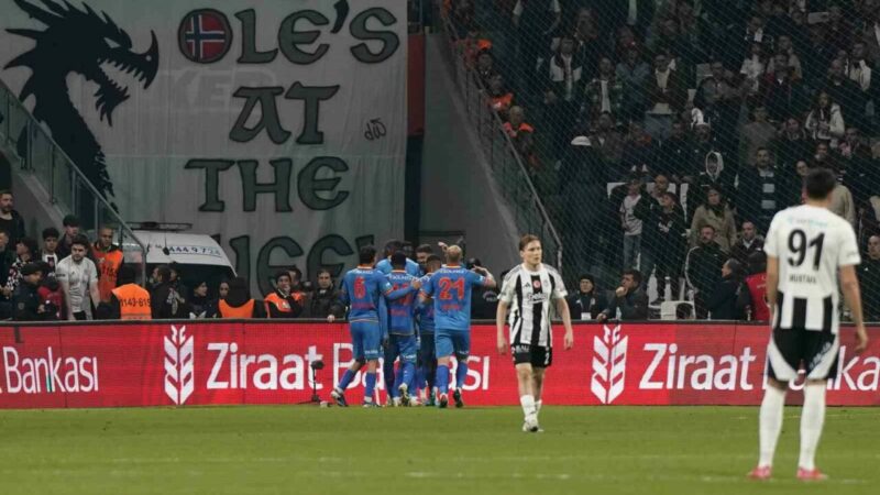 Beşiktaş kupaya veda etti Geçen sezonun Ziraat Türkiye Kupası şampiyonu Beşiktaş, çeyrek finalde Göztepe'ye